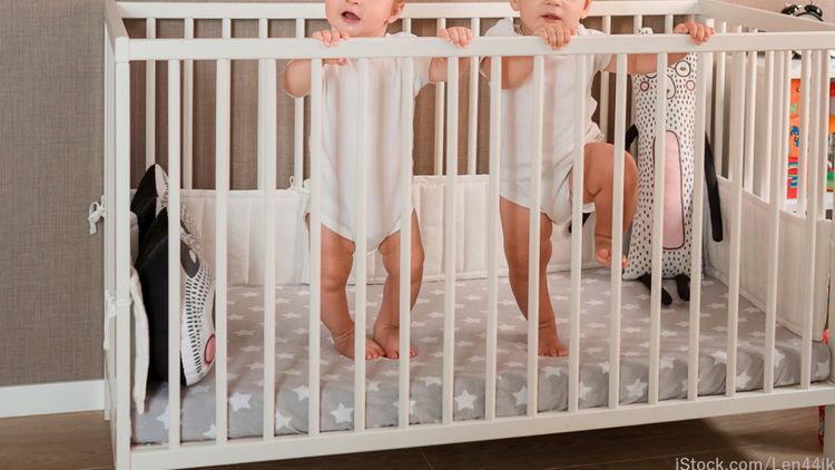 双子用ベット 使用期間2ヶ月ほど ベビーベッドはいつまで使う