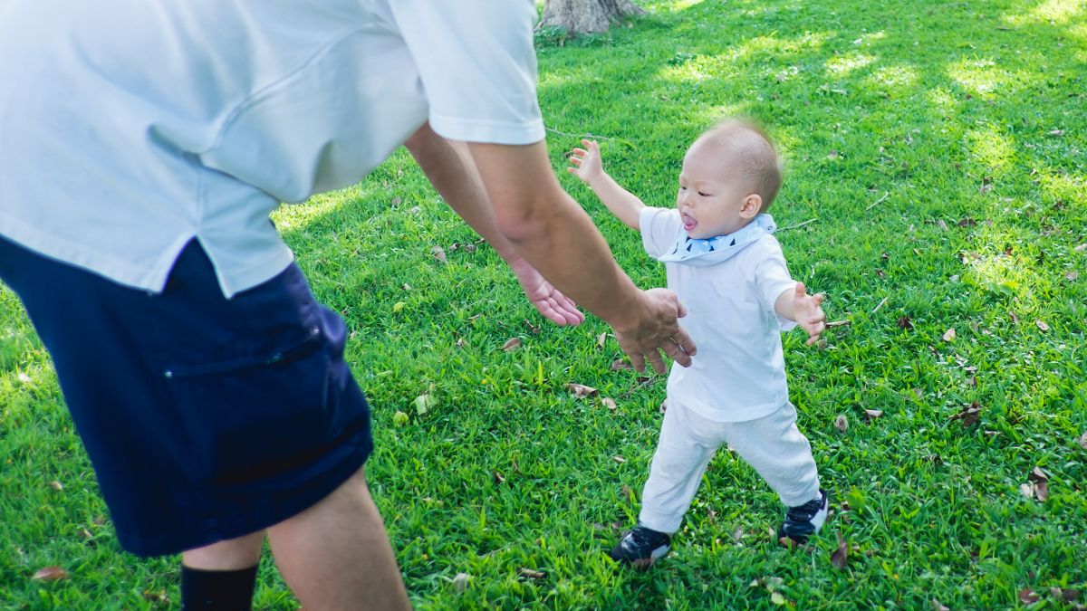 子どもがあんよを始めるのはいつ？ママやパパが気になることなど｜子育て情報メディア「KIDSNA STYLE」