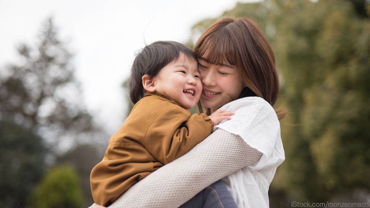 幼児の抱っこはいつまで？抱っこの仕方や便利な補助アイテム｜子育て情報メディア「KIDSNA STYLE」