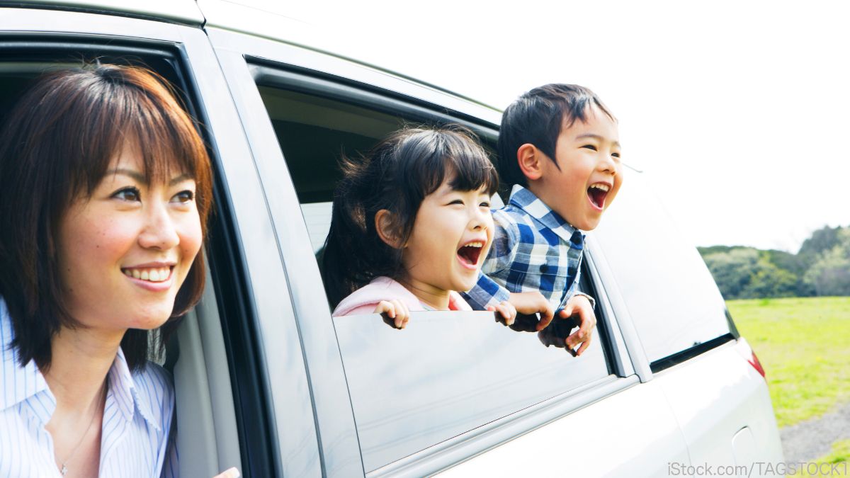 家族でドライブを楽しもう。準備の仕方や車内での楽しみ方｜子育て情報 