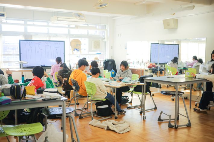 衣装デザインを学ぶMYP(中等部)のクラス