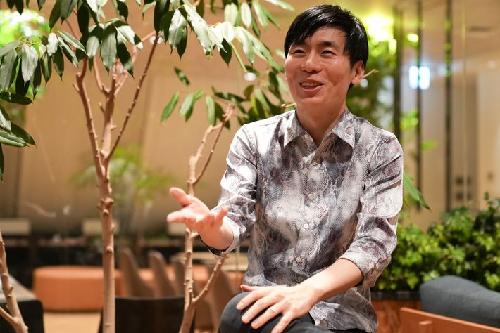 笑うカリスさん