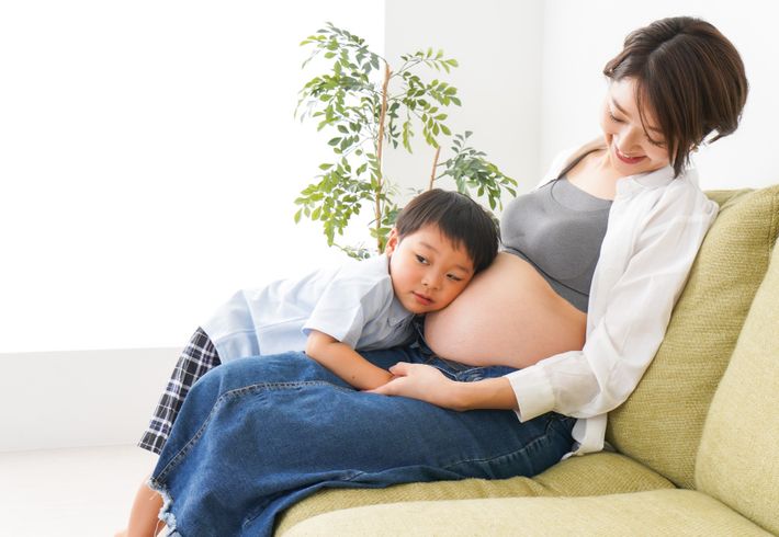 妊婦さんと男の子