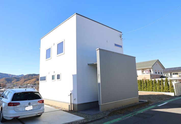 保育園留学中の住居として地元の住宅会社から提供されている戸建ての新築モデルハウスの写真