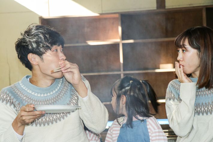 BBQをするひろぴーファミリー