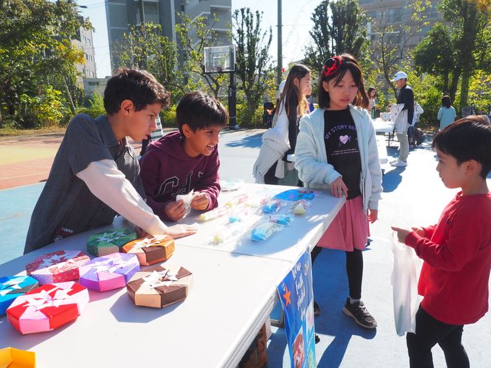 アオバ・ジャパンインターナショナルの「Market Day」の様子